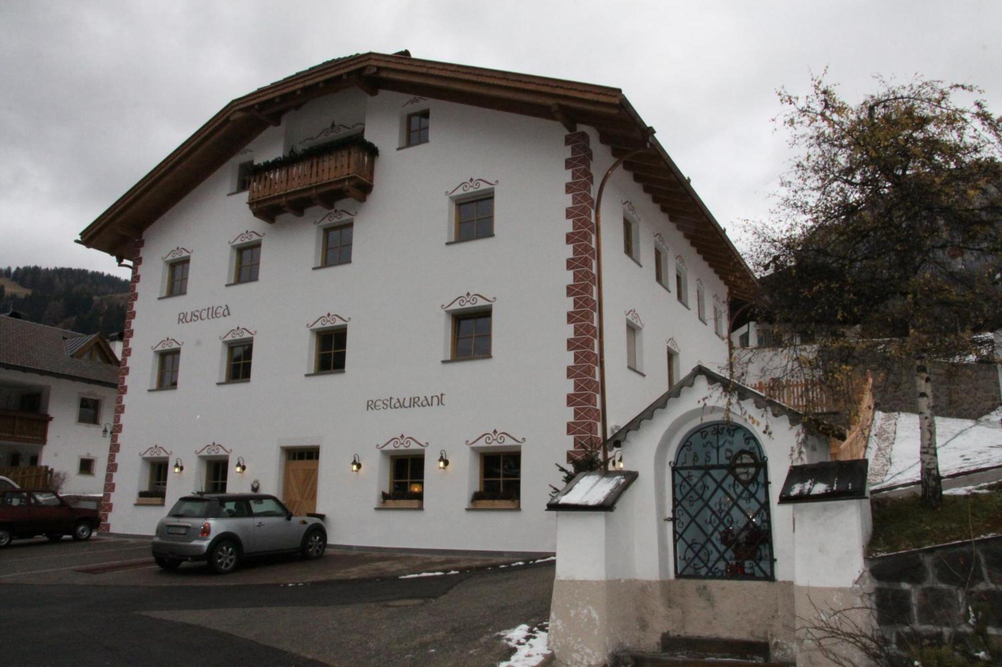 Apartments Restaurant Rusctlea Selva di Val Gardena Exterior photo